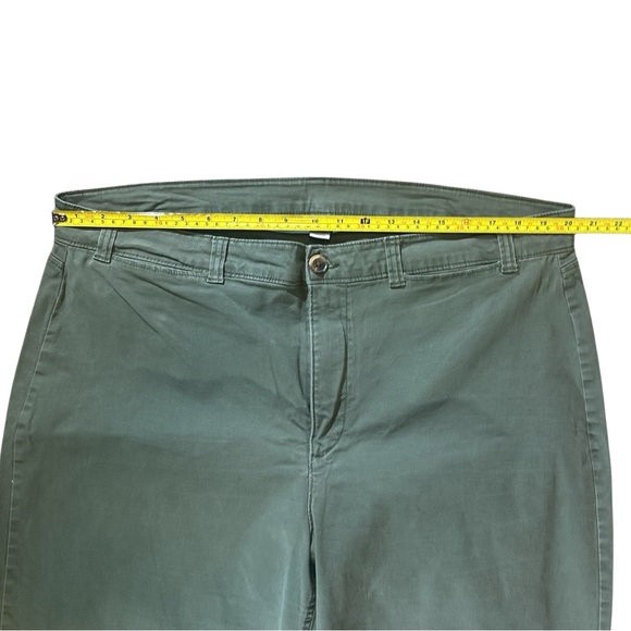 Old Navy Olive High-Rise Wide-Leg Khaki Crop Pants - Plus size - Picture 6 of 11